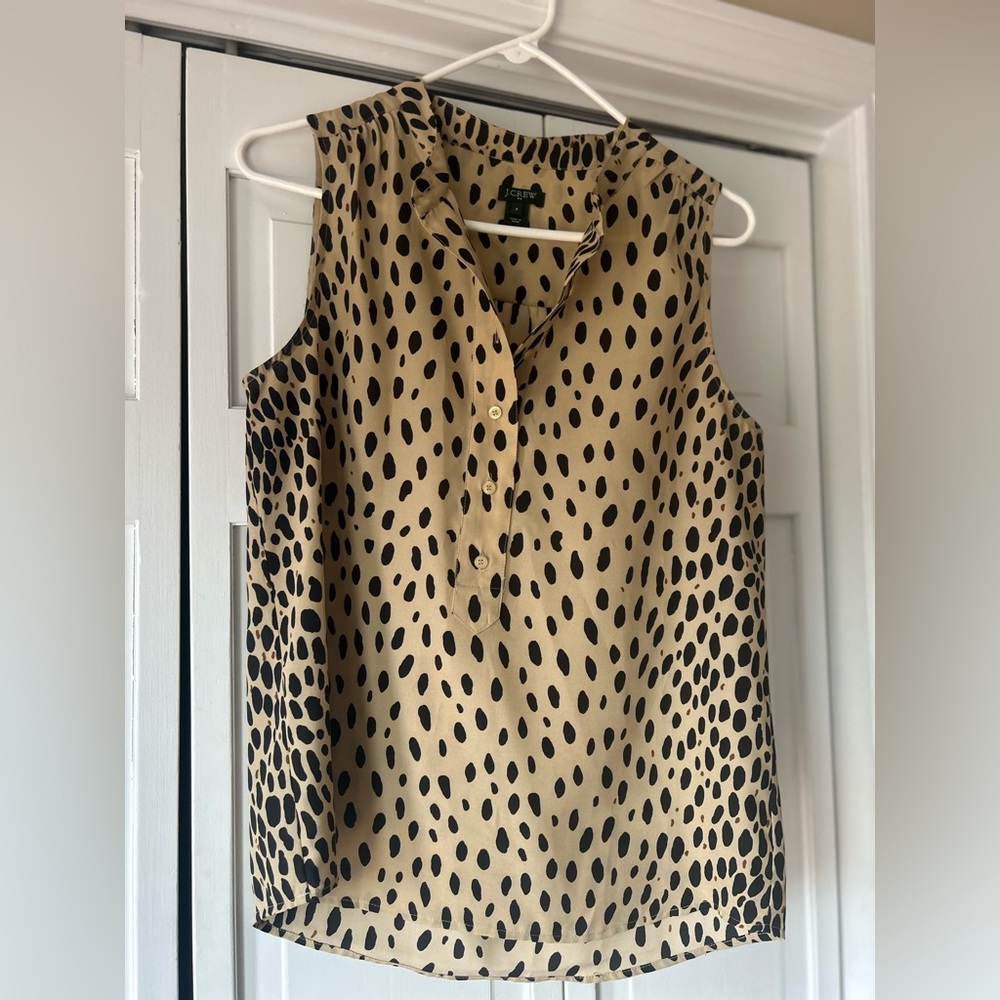 Sleeveless cheetah print flow top.